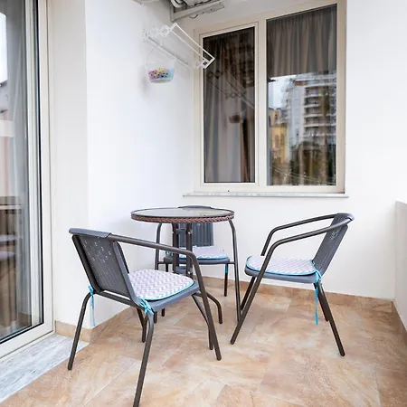 Primestay Apartment